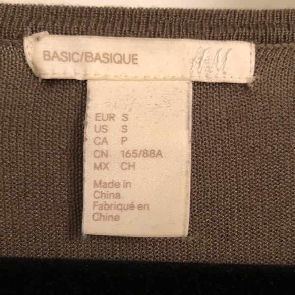 H&M light weight sweater, size Small. Olive colour. - Picture 4 of 5